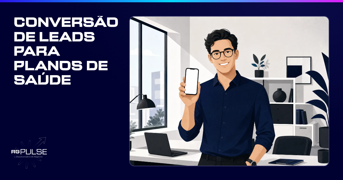 Um homem de óculos sorri enquanto segura um celular com a tela em branco, em um escritório moderno.